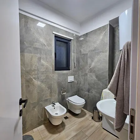 Mali I Robit Apartamento Golem (Tirana)